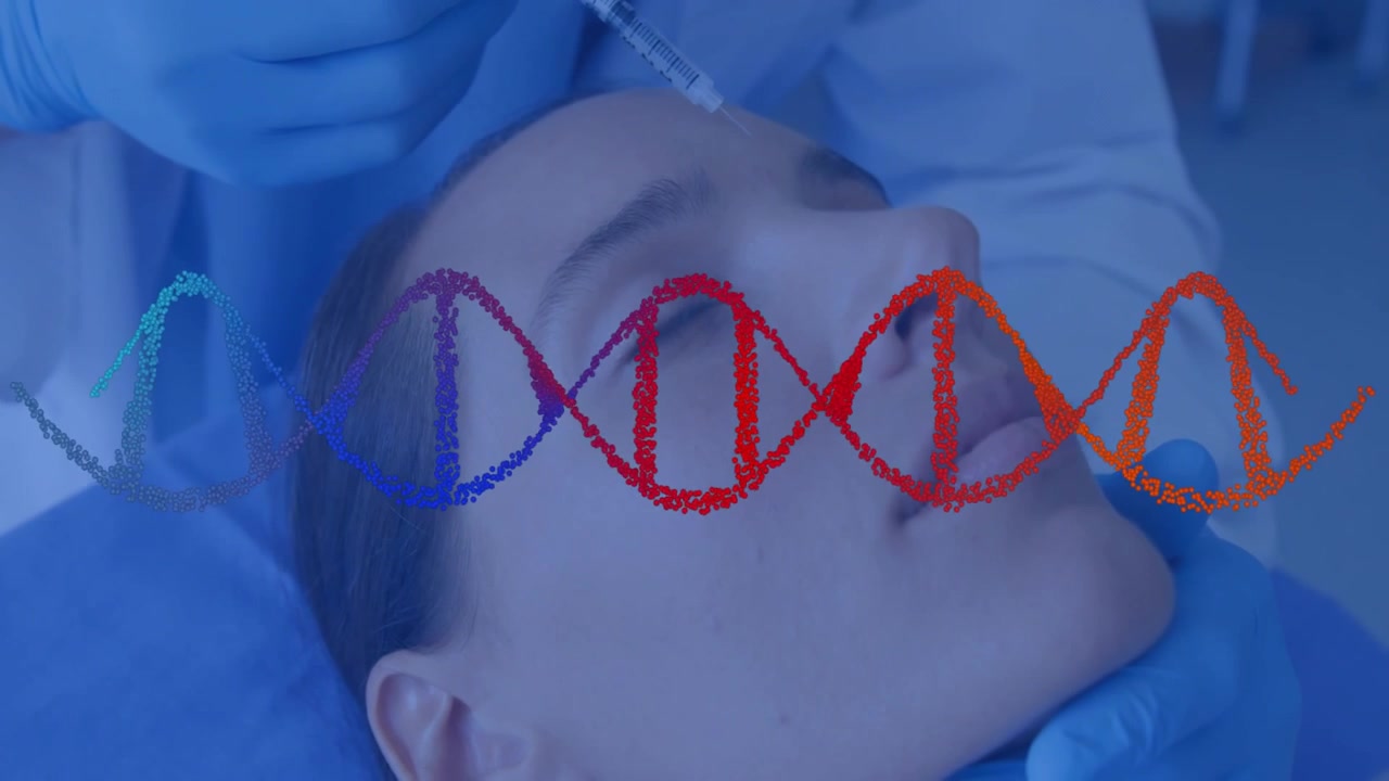 Clinico che porta una siringa in vista iniettando terapia genica mentre un'elica animata fluttua sul viso.