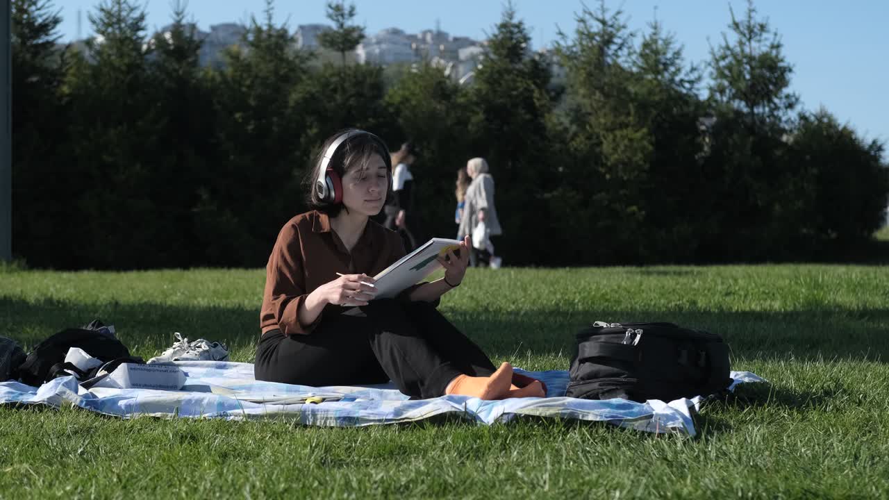 재미있는 소녀 그림