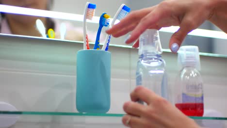 Close-up-on-woman's-hands-in-the-bathroom