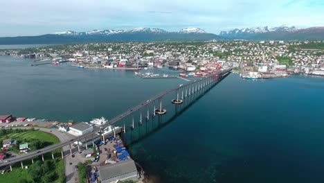 Puente-De-La-Ciudad-De-Tromso,-Imágenes-Aéreas-De-Noruega.