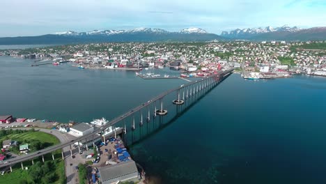 puente de la ciudad de tromsø, noruega imágenes aéreas