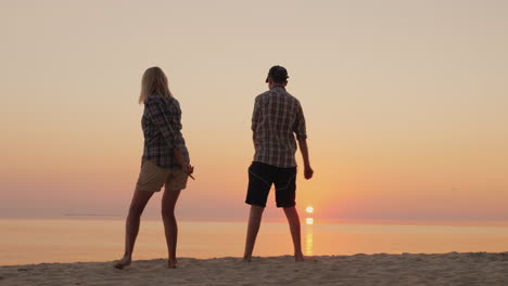 A-Woman-And-Her-Teenage-Son-Dance-Together-A-Funny-Dance-On-The-Beach-Learn-Fashionable-Dance-Moveme