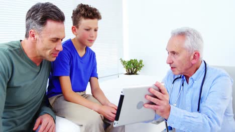 patient consulting a doctor