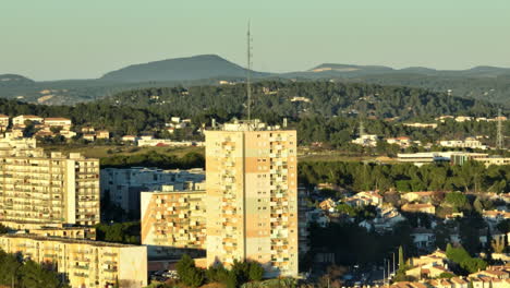 Arriba:-El-Pulso-Urbano-De-La-Mosson-Se-Encuentra-Con-Los-Pintorescos-Bordes-De-Montpellier.