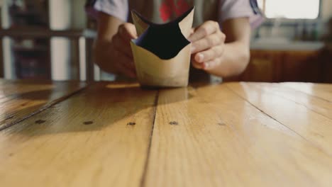 granos de café en la mesa
