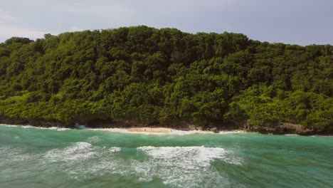 Der-Tempel-Und-Surfspot-Green-Bowl-Beach-Im-Süden-Von-Bali