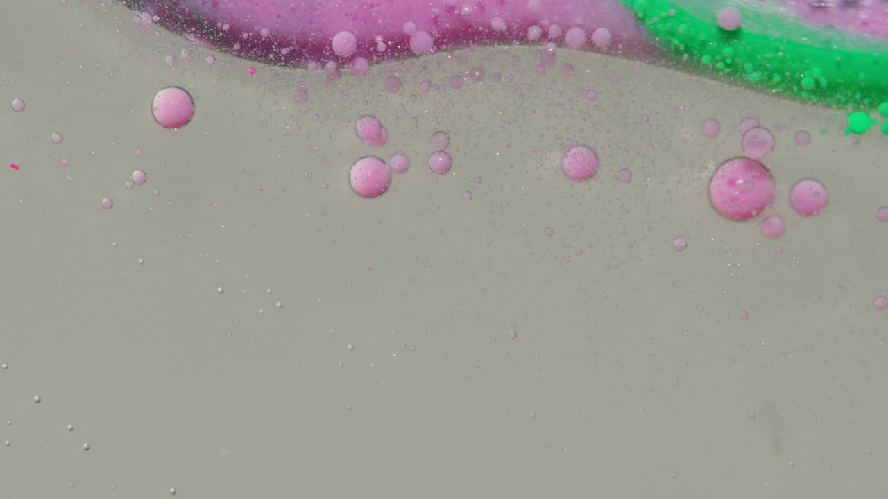 macroestructura del movimiento de burbujas de aceite de pintura acuática multicolor, pintura acrílica de colores brillantes