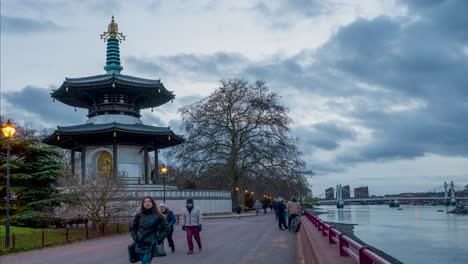 it's never empty when in battersea park