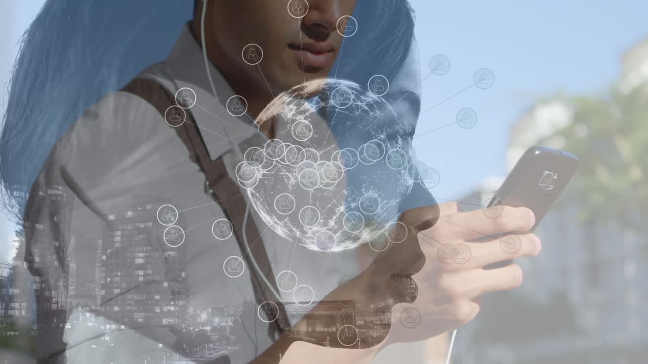 animación del paisaje urbano y una mujer biracial sobre un hombre de negocios caucásico que usa un teléfono inteligente