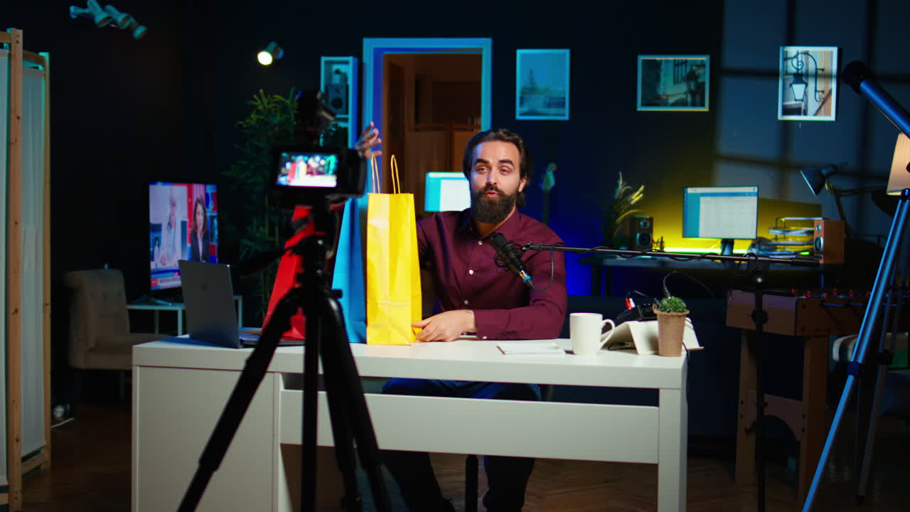 estrella de los medios haciendo compras mientras hace vlog