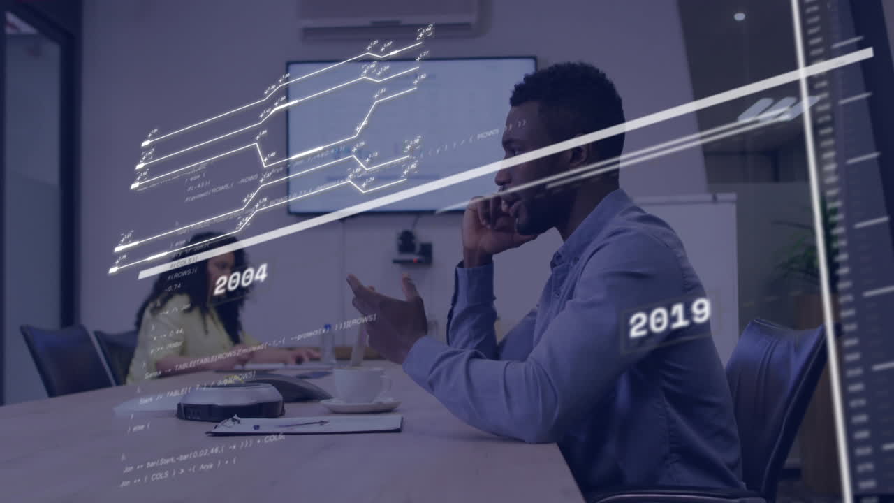 Animazione dell'elaborazione dei dati finanziari su diversi uomini d'affari in ufficio