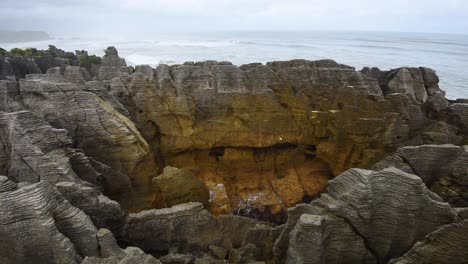 wave splashing in limstone formations