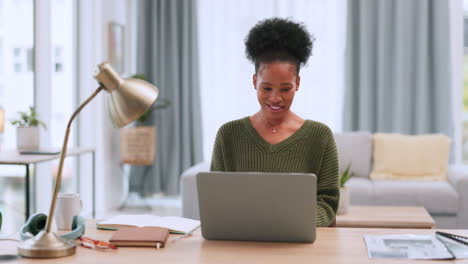confident freelance entrepreneur blogging online
