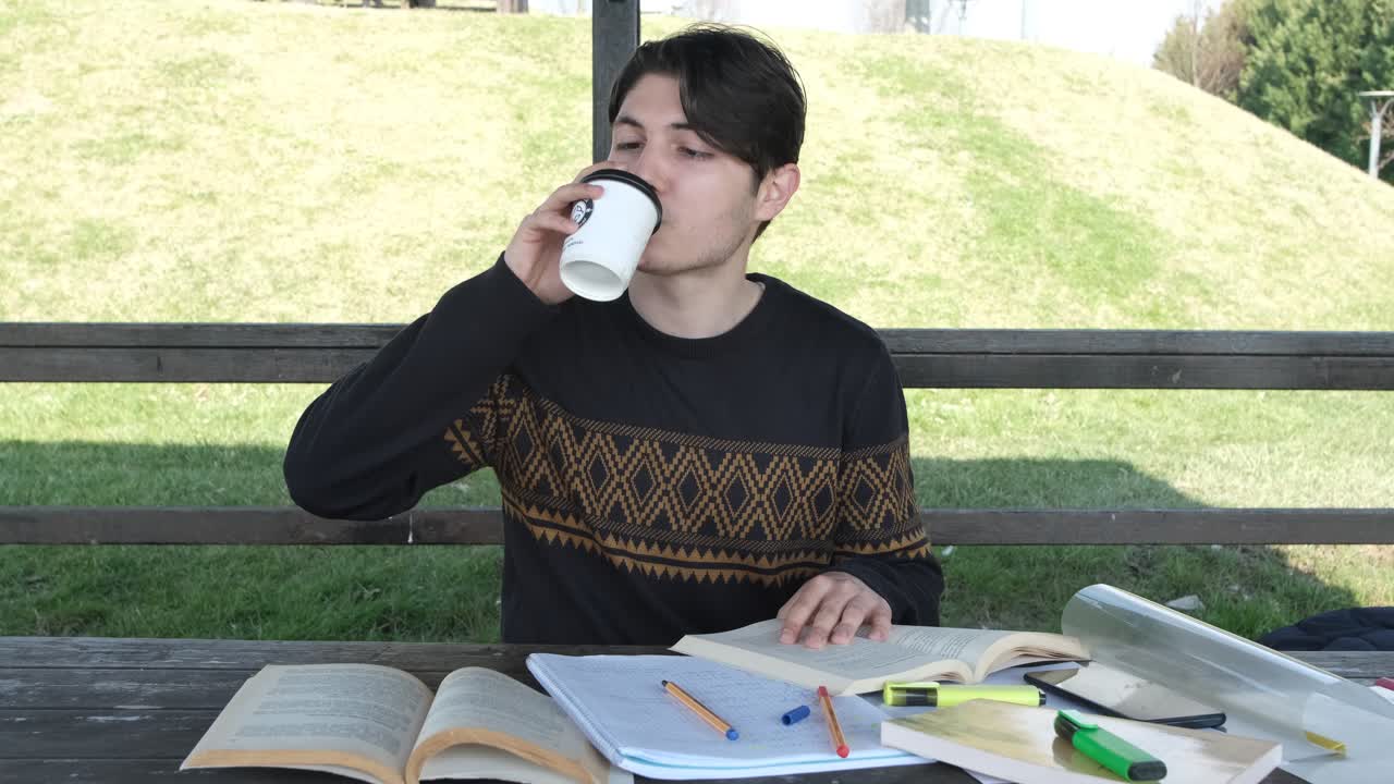 공원에 대한 숙제를 하고 있습니다.