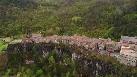 castellfollit de la roca - basaltic clifftop village in la garrotxa, catalonia