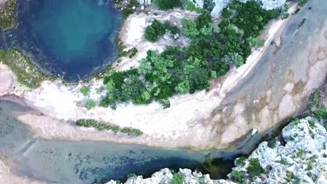 paralaje aéreo, pintoresca isla costera española destino turístico