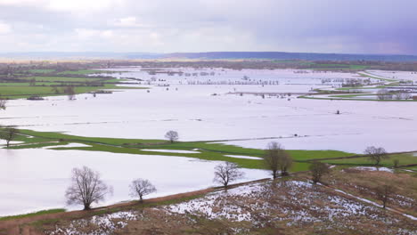 Franjas-De-Tierras-De-Cultivo-En-La-Campiña-De-Somerset-Inundadas-Después-De-Las-Inundaciones