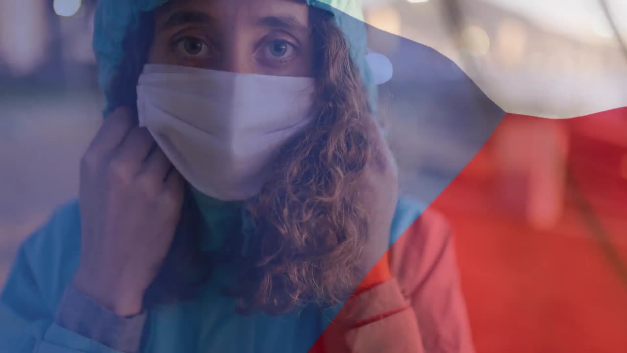 체코 공화국 은 얼굴 마스크 를 착용 한 여자 에게 손 을 흔들고 있다