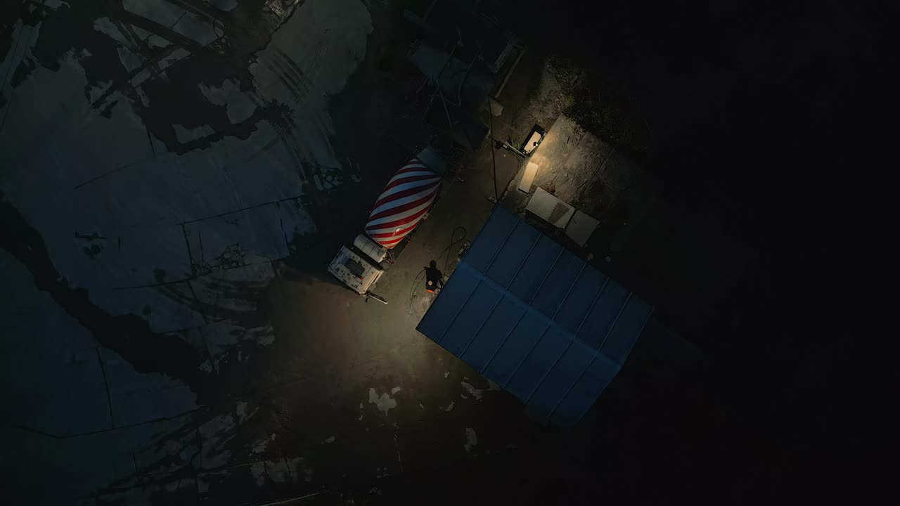 ladrillo por ladrillo, ayuda a construir sueños de nuevo, incluso por la noche, trabajo que hacer