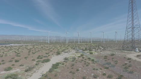 Vista-Aérea-Del-Molino-De-Viento-En-San-Gorgonio-Pass-California-Estados-Unidos