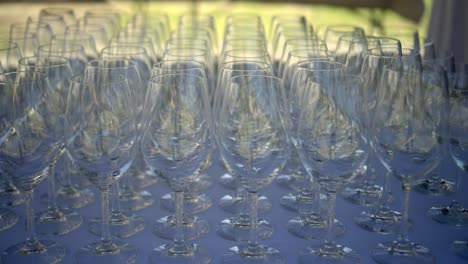 Empty-glasses-in-a-restaurant