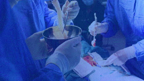 el equipo médico realice la cirugía.