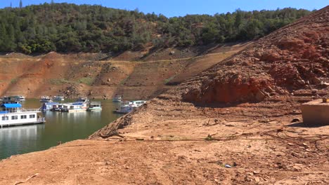 Pan-across-extreme-low-water-line-at-Oroville-Lake-in-California-during-extreme-drought