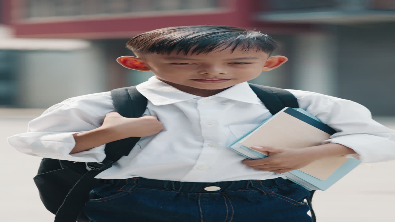 Ragazzo pronto per la scuola