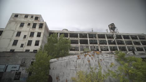 4k-drone-view-of-abandoned-manufacturing-plant-in-Detroit-12