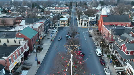 Town-decorated-for-Christmas-in-USA