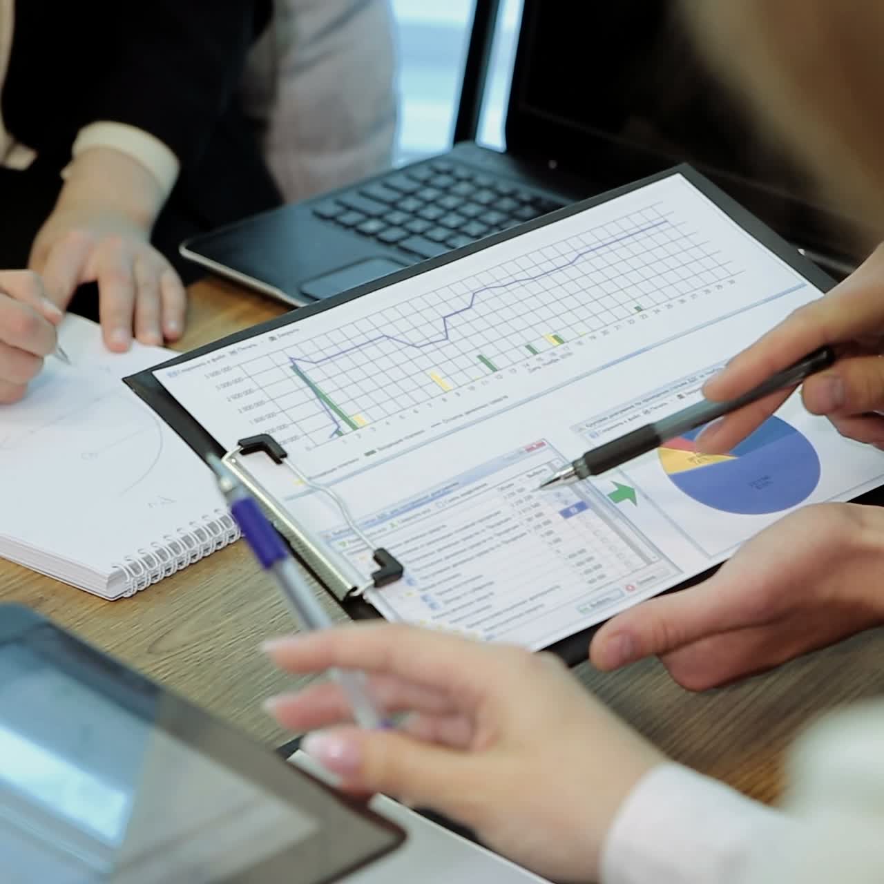 Reunión de hombres de negocios