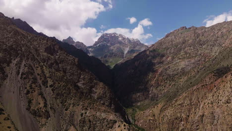 Majestic-Fann-Mountains-Over-Iskanderkul-Lake-In-Sughd-Province,-Tajikistan