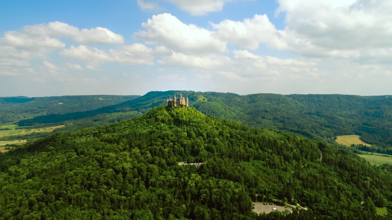 el castillo de hohenzollern, alemania. vuelos aéreos de aviones no tripulados.