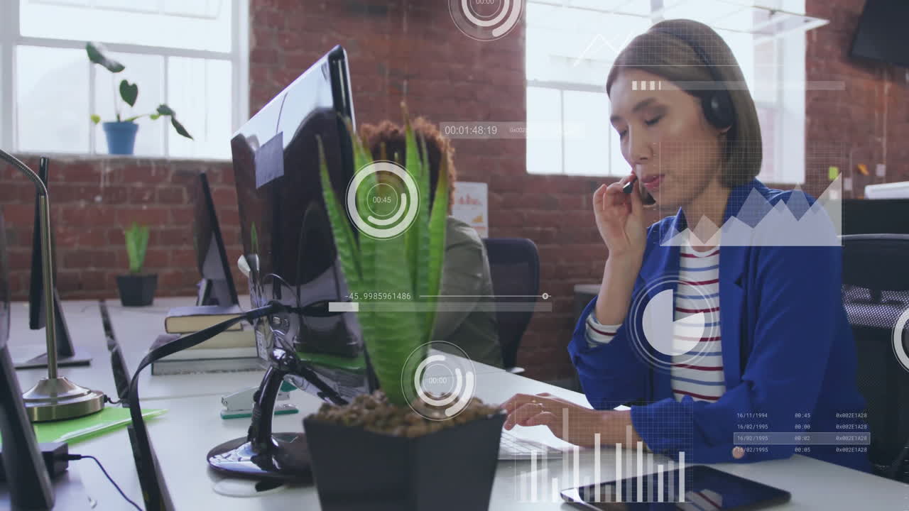 animación de gráficos procesamiento de datos sobre mujer de negocios asiática en el teléfono en la oficina
