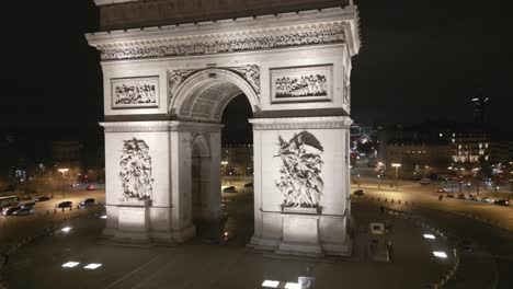 Arco-Triunfal-Iluminado-Por-La-Noche,-París-En-Francia