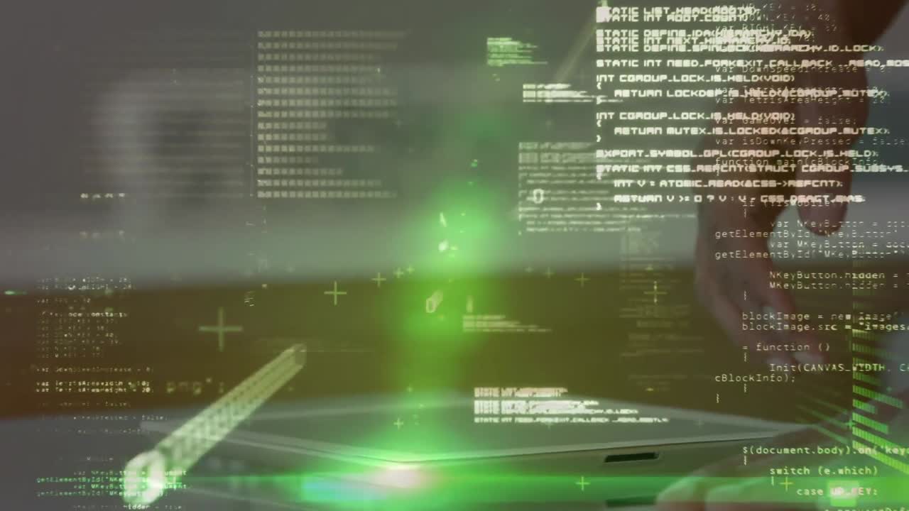 hombre usando tableta digital mientras los datos se mueven