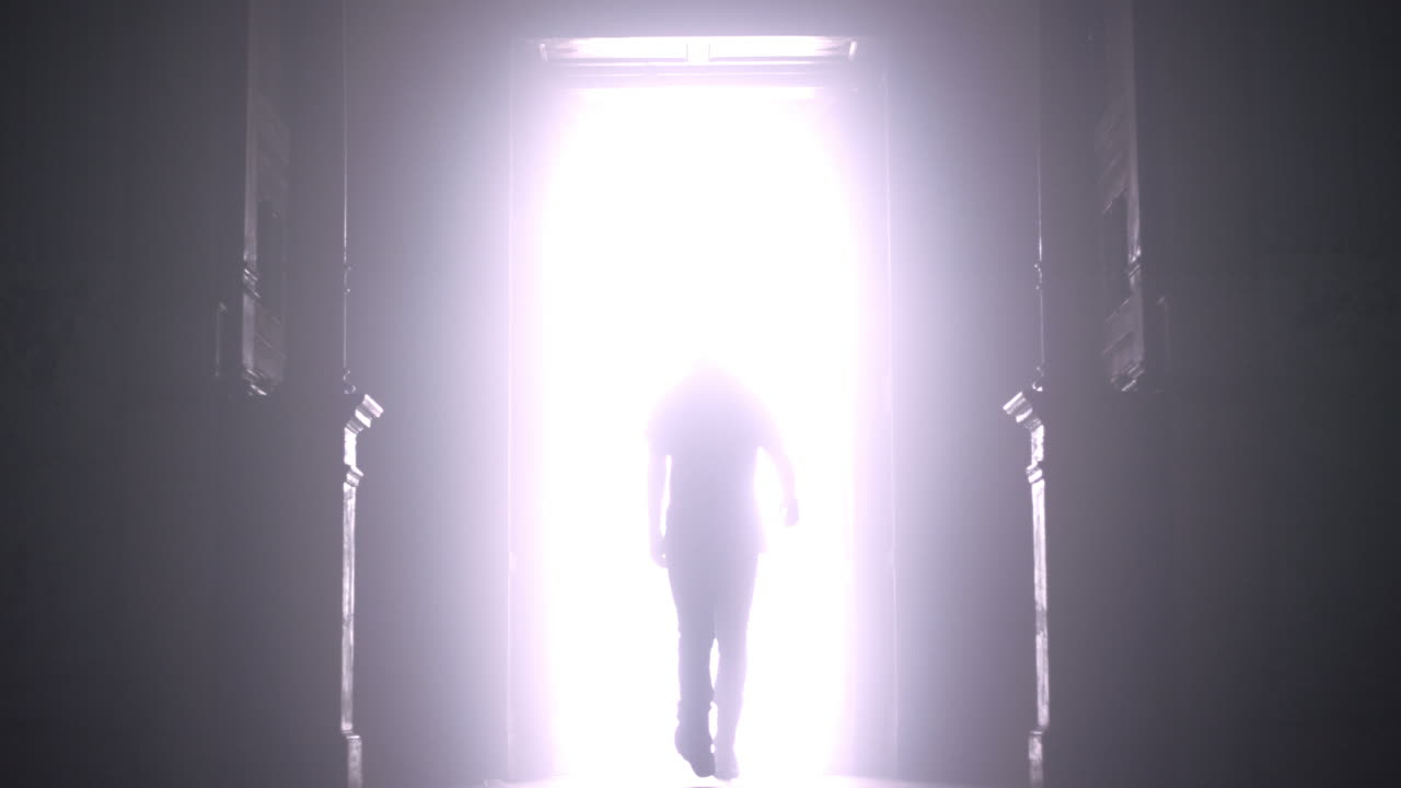 싸움에서 나가는 사람, 어 속에서 빛을 켜고 곧게 가는 사람