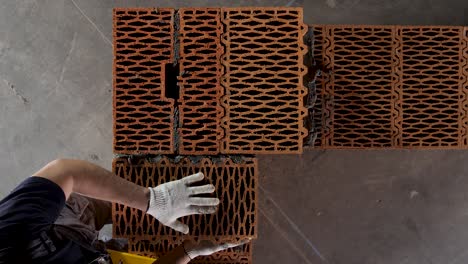 proceso de construcción de ladrillos - vista detallada del trabajo