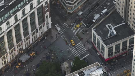 ciudad de nueva york, estados unidos, timelapse - el movimiento de la multitud del centro de la ciudad de nueva york visto desde arriba