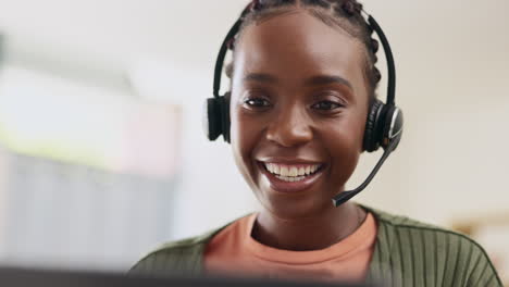 Schwarze-Frau,-Gesicht-Und-Callcenter