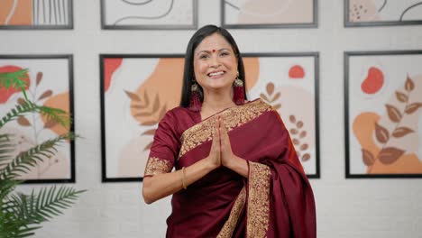 Indian-female-politician-showing-victory-sign