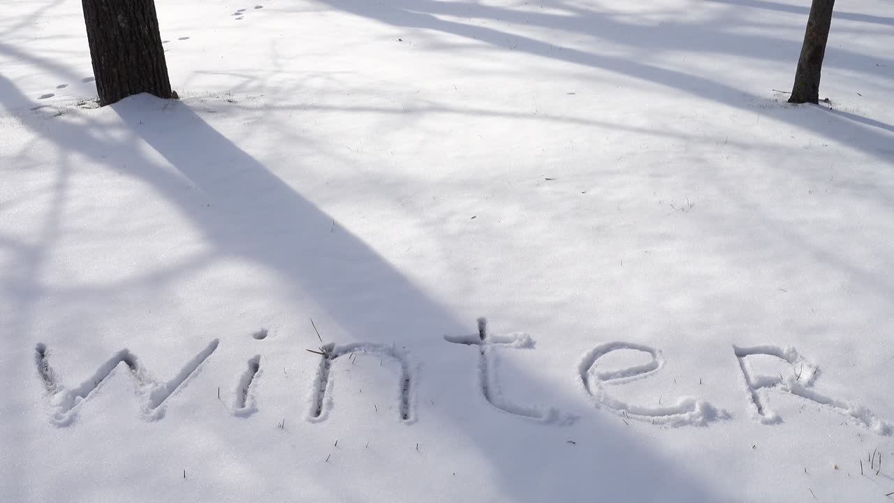 Opschrift winter in de sneeuw