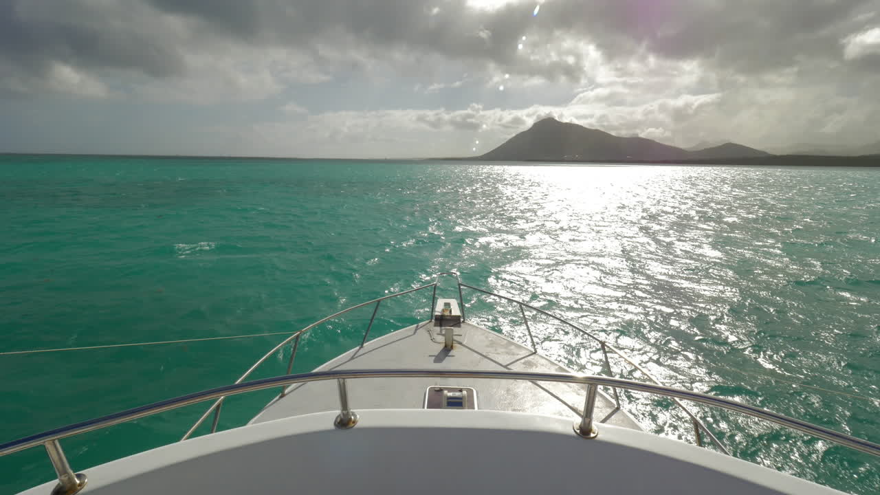 viajando en el mar en yate