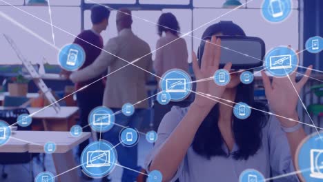 animación de la red de conexiones con iconos sobre diversas personas de negocios que usan auriculares vr