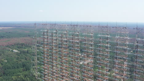 volando sobre el radar duga en la zona de exclusión de chernobyl