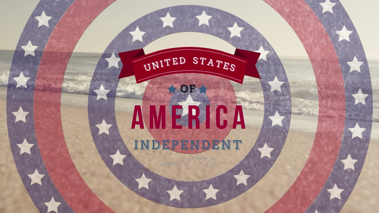 texto del día de la independencia sobre las estrellas en círculos giratorios contra la vista de la playa vacía