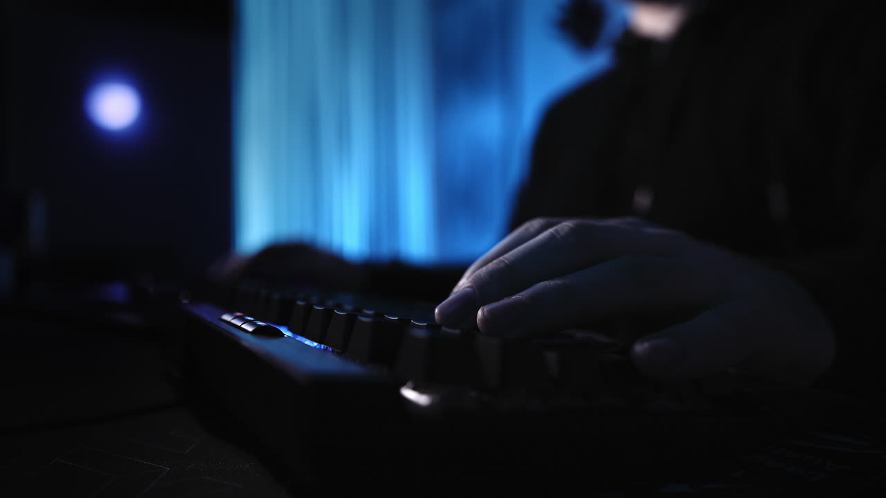 비디오 게임을 하는 동안 키보드를 사용하는 것