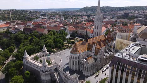 Iglesia-Matthias-Con-Buda-Panorama-En-Segundo-Plano