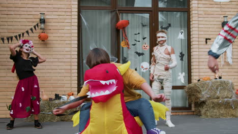 niños en Halloween