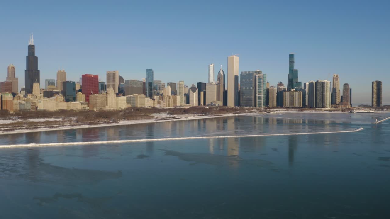 冬季芝加哥天际线的空中景观